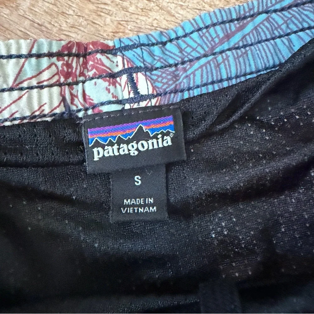 Patagonia Men’s Swim Shorts Floral Orchid Print, Built‎ in Liner